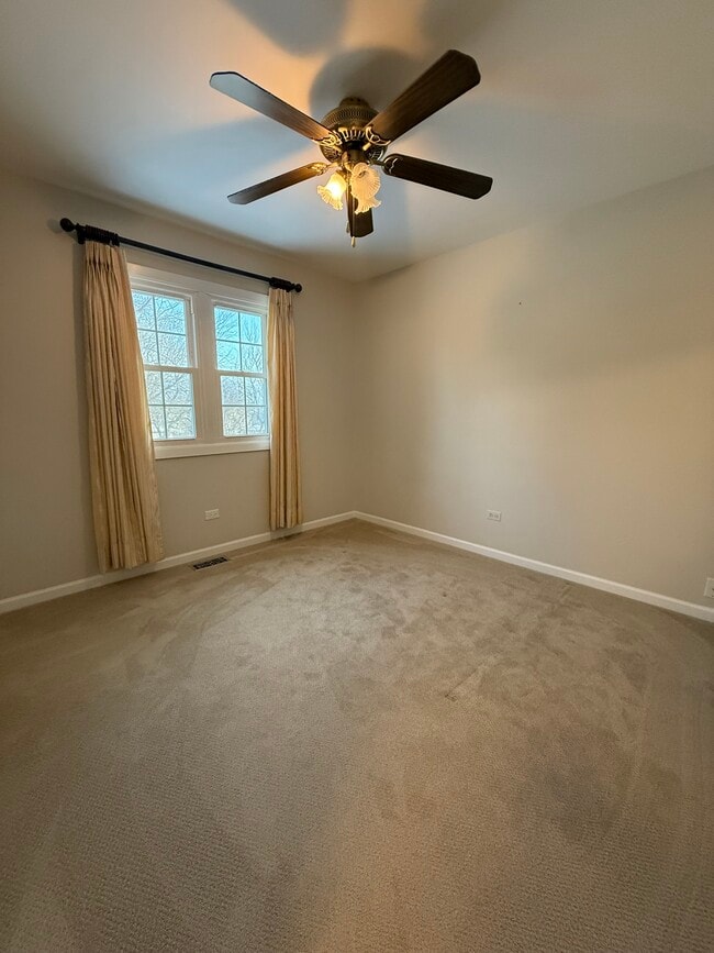 Photo - 284 Washo Dr