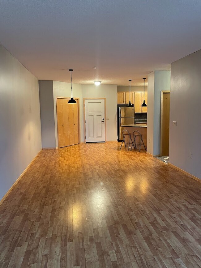 Dining / Living - 2530 E 34th St Unidad XXX