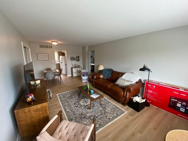 Living Area - 723 W Osage St Unit 1