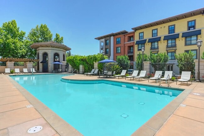 Building Photo - Renaissance Square