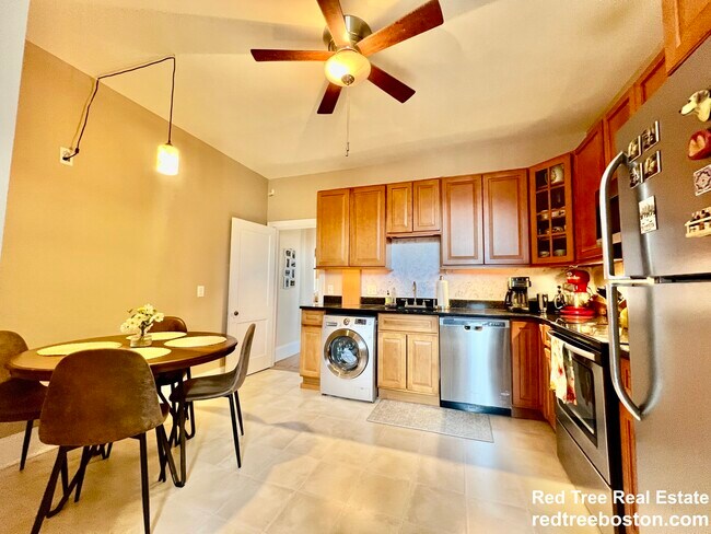 Photo - 369 Tappan St