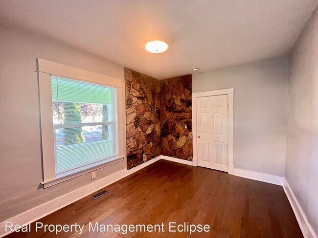 Photo - 4 br, 2 bath House - 2120 Rainier Ave - Main