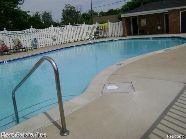 Photo - 2405 Torquay Ave Unit 109