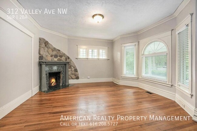 Photo - 312 Valley Ave NW