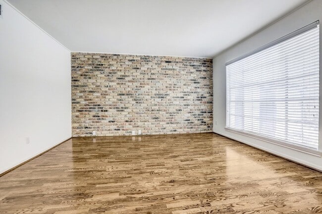 Photo - 415 Hawthorne St Unit 4