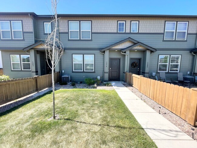 Newly Established Town Home in Redmond, OR!! - Newly Established Town Home in Redmond, OR!!