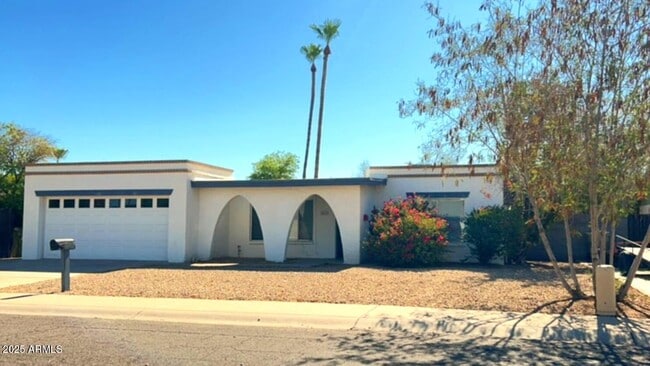Building Photo - 10019 N 48th Dr Rental