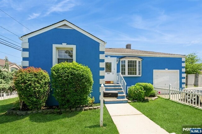 Photo - 940 Schopmann Dr House