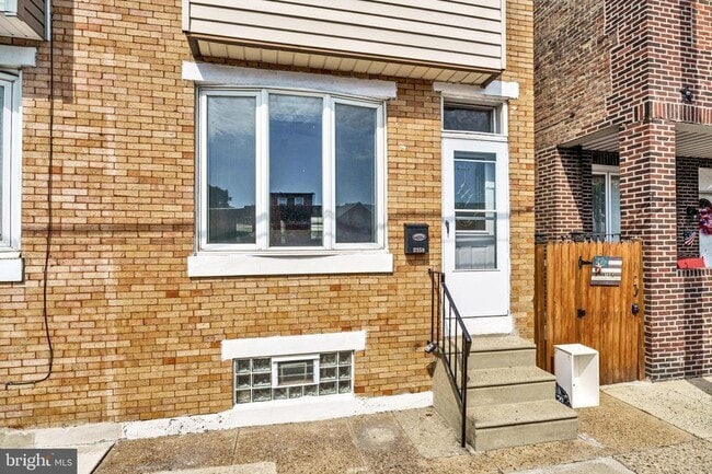 Photo - 3358 Livingston St