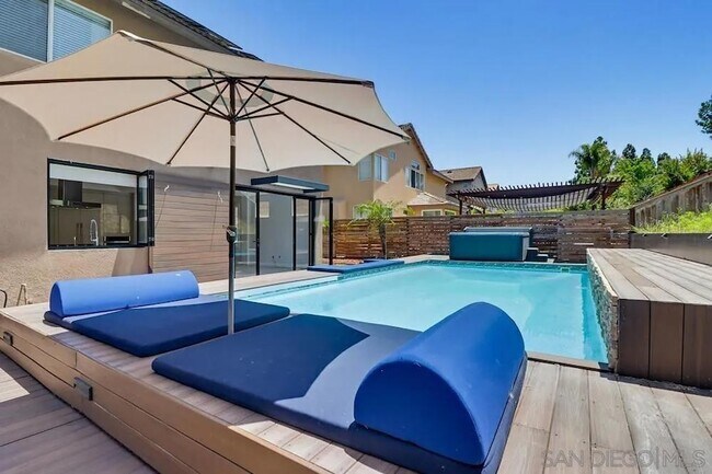 Photo - 561 Bayona Loop