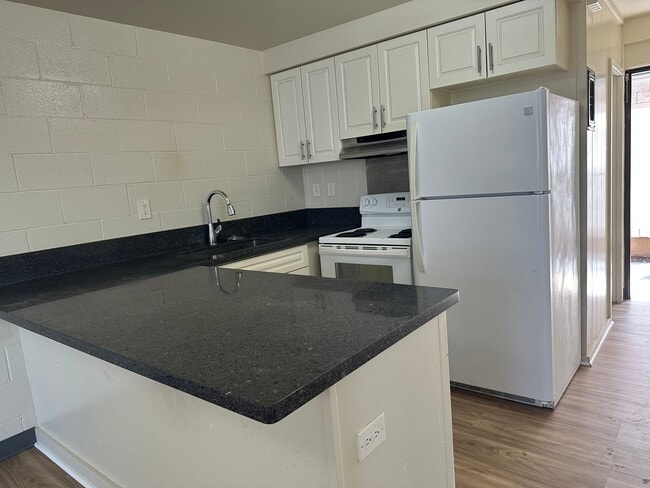 Building Photo - 745 Makaleka Ave Unit A