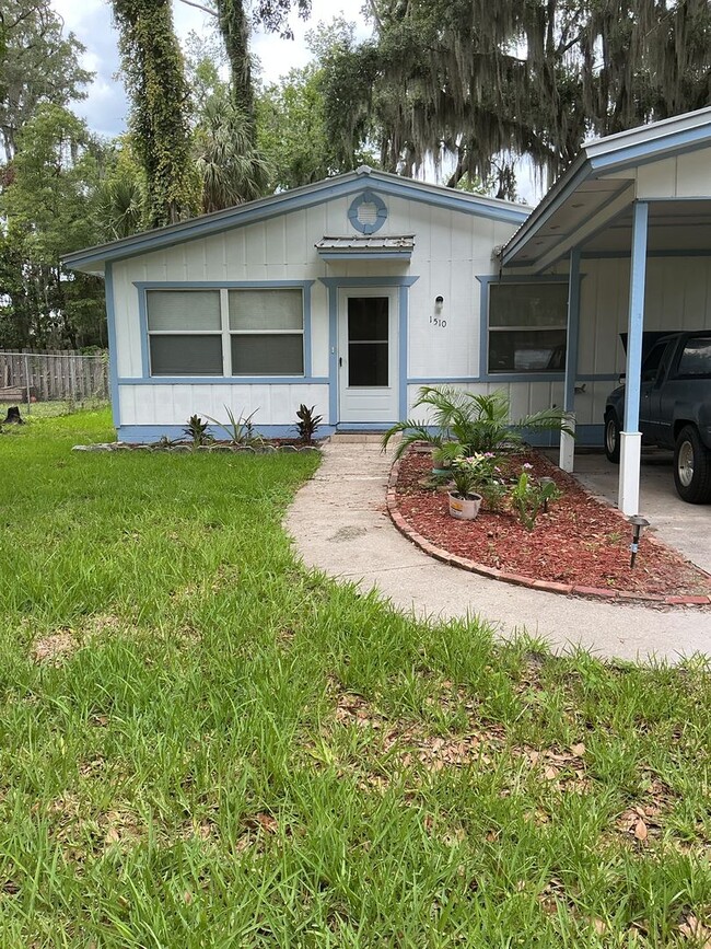 Building Photo - Fresh & Comfortable Living in Palatka