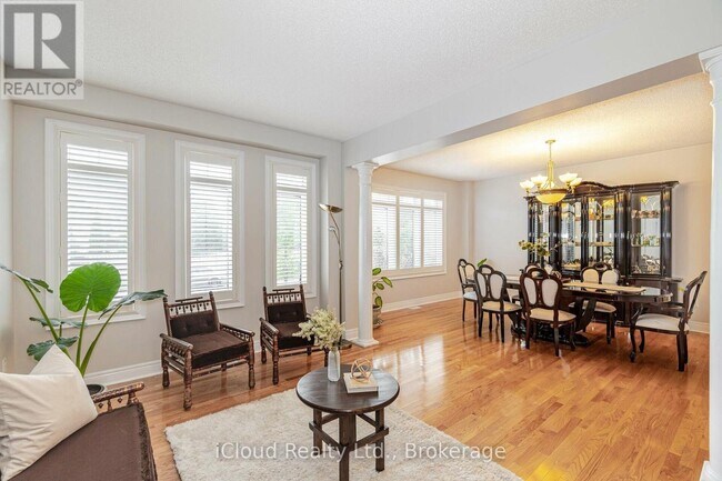 Photo - 32 Radial St