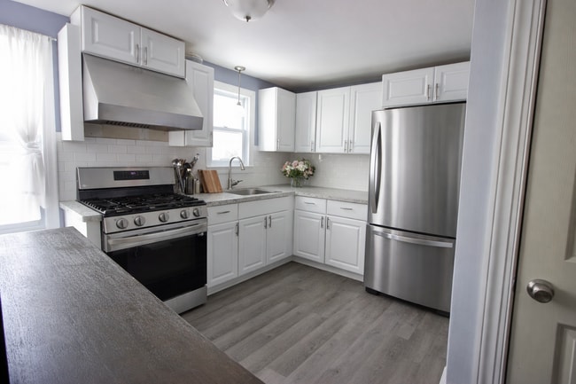 Kitchen - 93 Clayton St