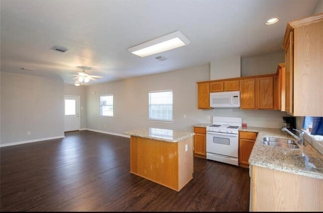 Photo - 235 N Fowlkes St