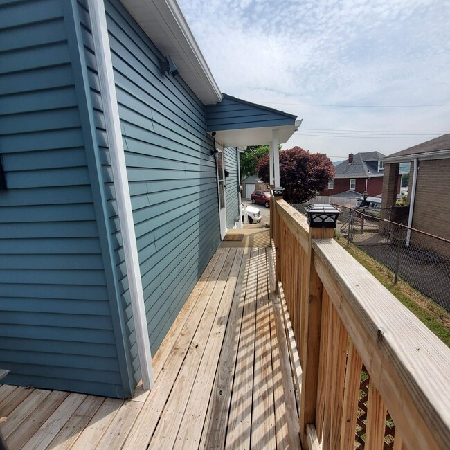 Photo - 410 Newkirk St