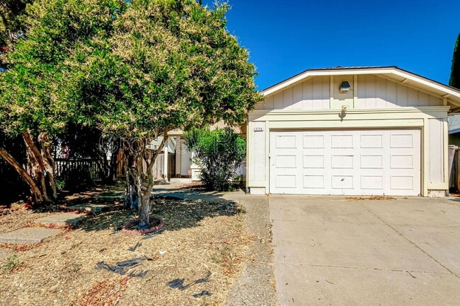 Photo - 3724 Gladstone Dr