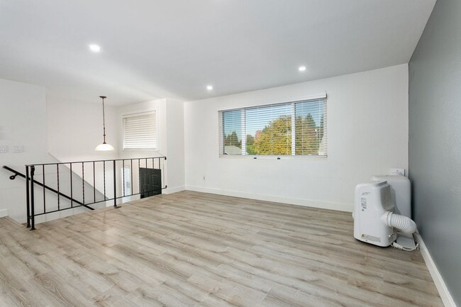 Photo - Modern 4bd 2.5 bath Home