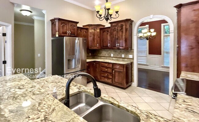 Photo - 607 Castle Dr