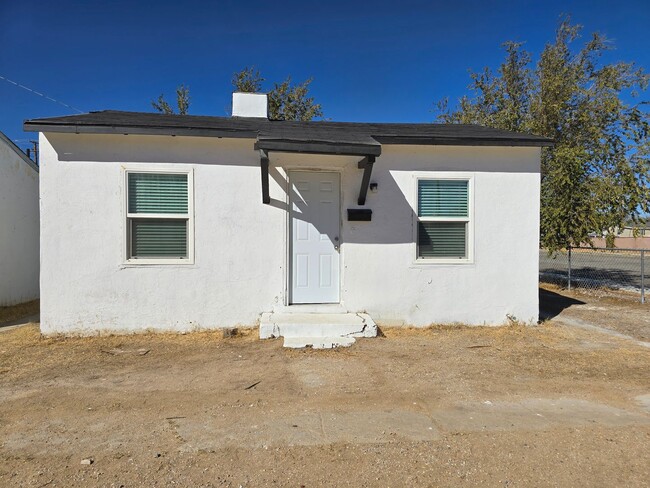 Stunning 1-Bedroom Remodel in Mojave, CA! - Stunning 1-Bedroom Remodel in Mojave, CA! House