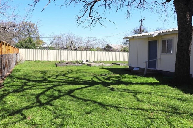 Photo - 535 W Vaughan St