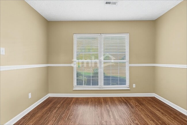 1423 Newbury Ln