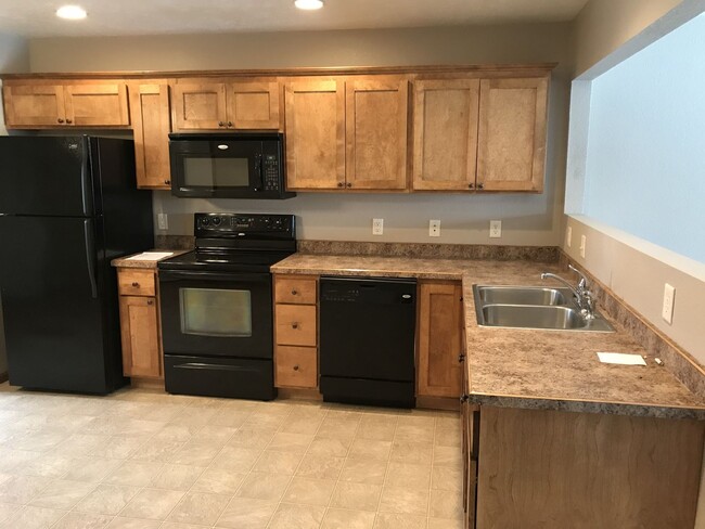 Photo - 2 Bed/1.5 Bath Townhome For Rent!