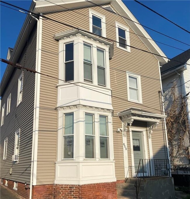 Building Photo - 145 Dunnell Ave Unit 2 Rental