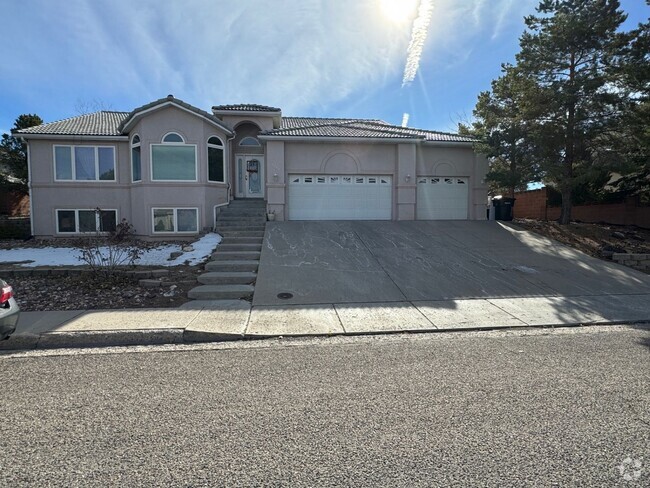 Building Photo - Large Family Home in Legacy Park Subdivision