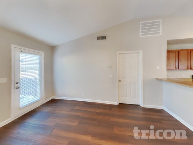 Photo - 1535 Ballater Dr