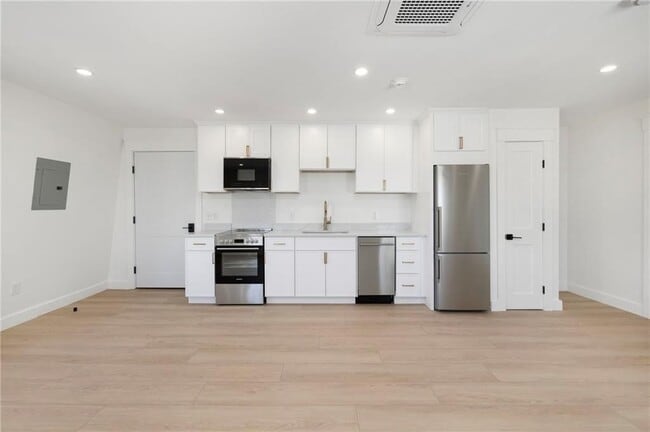 Building Photo - 8 Melrose St Unit 8