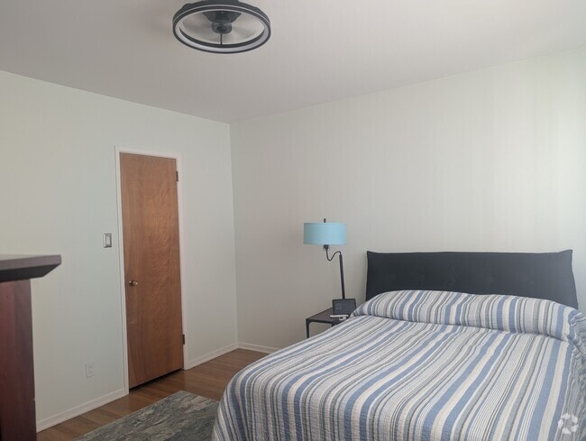 Building Photo - 1015 E Ocean Blvd Unit 1 Rental