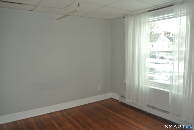 Photo - 549 Howe Ave