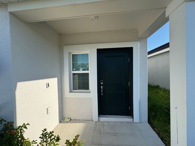 Photo - Bright & Open 4 Bed, 2 Bath Residence in Davenport!