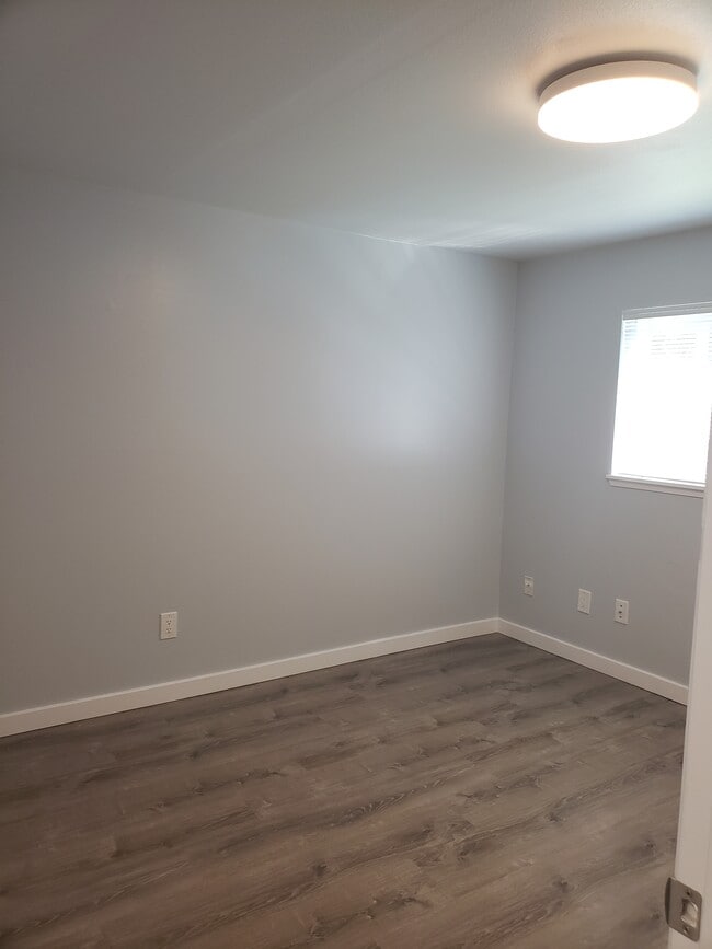 Building Photo - 2213 Hawthorne St Unit B