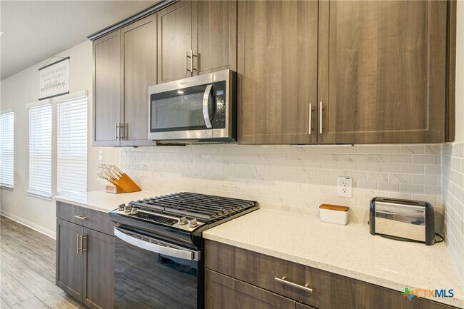 Photo - 10310 Mager Ln