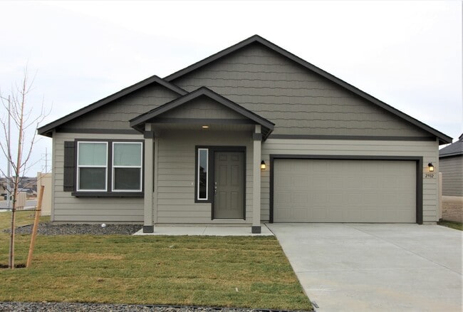Building Photo - 3 Bedrooms, 2 Bath Home in South Richland