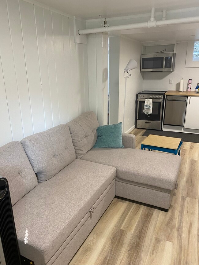 941 Jenks Ave Unidad Cozy Garden Level