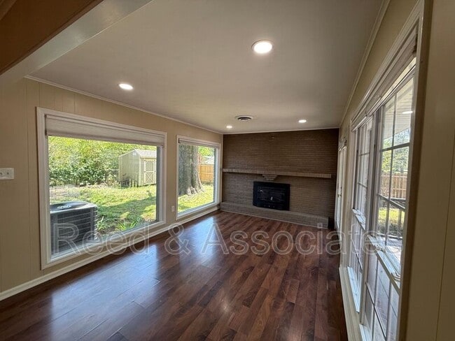 Photo - 5047 Howard Pl