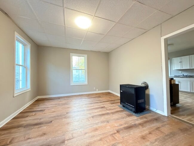 Building Photo - 16 1/2 Winslow St Unit 2