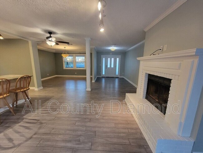 Photo - 215 Harris Ave