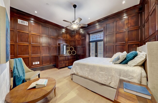 Photo - B on Lindell