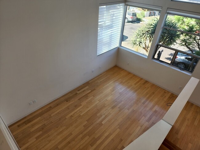 Photo - 742 N Hudson Ave