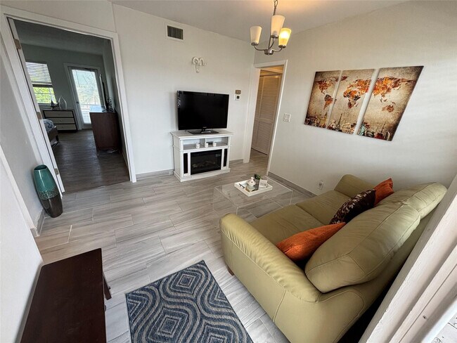 Photo - 4310 NW 12th Ct Unidad 308