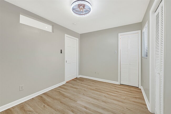 Building Photo - 1603 Welch St Unit 8