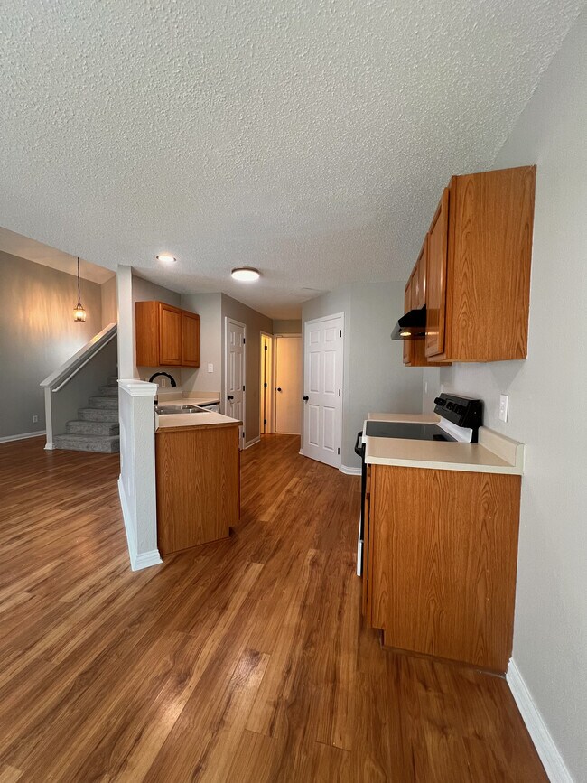 1209 Porchester Ln