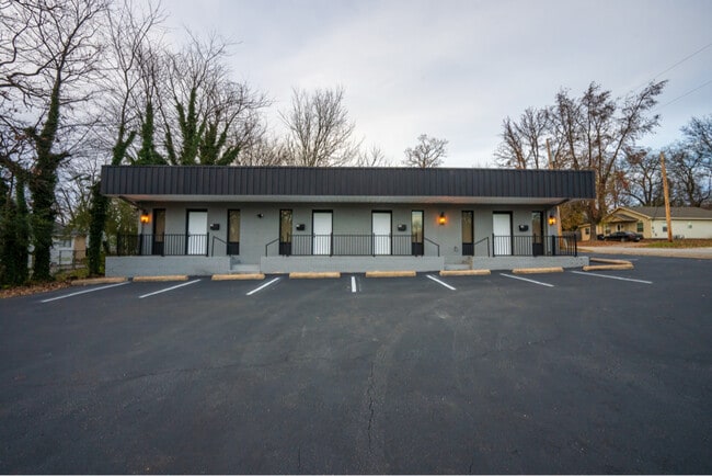 Photo - 175 E Charles St