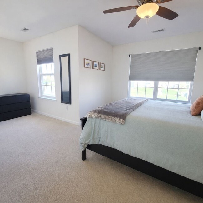 Photo - 3 bed 2.5 bath Townhome Available Now!
