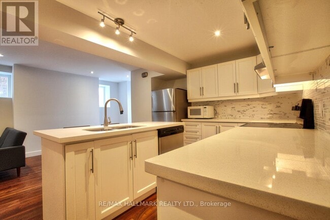 Photo - 73 Lawrence Ave E Unit Ground