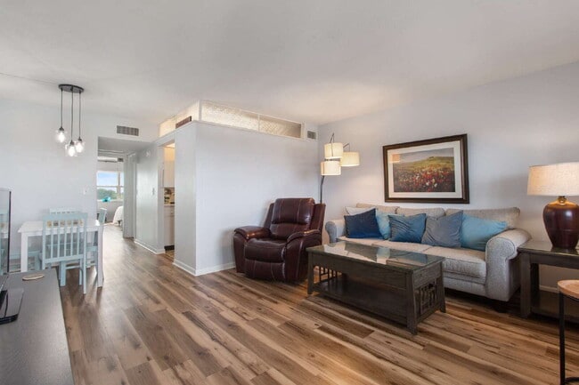 Photo - beautifully Furnished 1 Bedroom, 1 Bath, Walk-in Closets in both bedrooms. with a community Heate... Unidad Blg 5 - #608